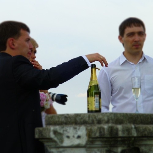 #Peterhof. #Moments & #portraits 27/37  #portrait #streetphotography #boys #girls #Champagne Just #married #marriage #wedding #vacation #look #view #visitors #boy #russianboy #drinkers #photographer #walk #travel #spb #Russia