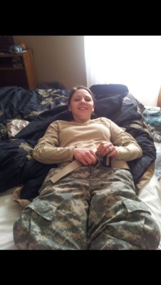 marinetits:  Army strong #militarygirl