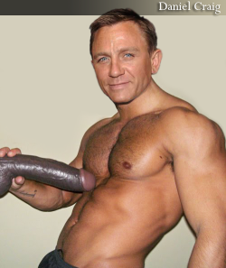 nudecelebritydudes:  Daniel Craig 
