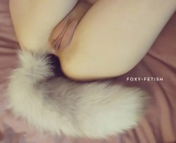 foxy-fetish:  Spoil me for Valentine’s Day! 💕
