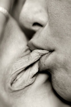 mrj-mrsc:  Ahh…the feeling of her lips in mine!!!  MrJ 