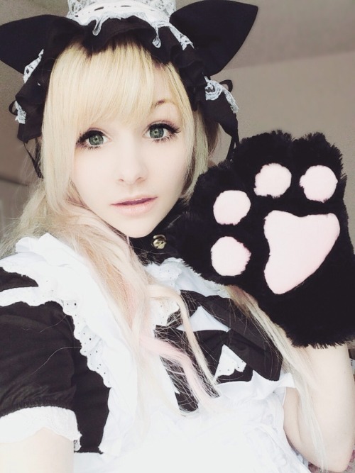 eikkibunny:  Meowww (=ﾟωﾟ)ﾉ cat maid selfies~♡ 