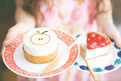 byu-bun:  Apple cheese tarte &amp; cheery tarte by fotografer_san           
