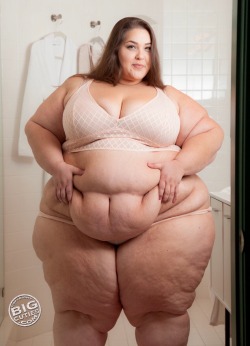 My newest update is now available at BoBerry.BigCuties.com. Check it out! 
