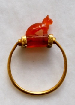 ancient-egypts-secrets:  Egyptian gold finger-ring; cornelian bezel in form of cat; wedjat-eye on under-side.    1070 - 712 BC    © British Museum  
