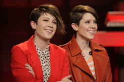 twisted-forest:  Tegan and Sara on The Tonight Show with Jay Leno 