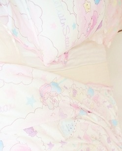 pinkulollipop:  Little Twin Stars blankets ~ use the code “pinkulollipop” for 10% off