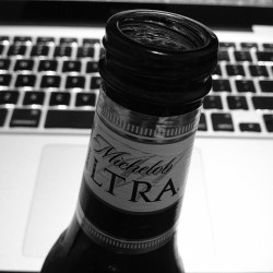 intimatedestruction:  Cold #beer &amp; good music is all you need. #michelob #blackandwhite