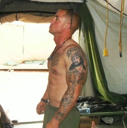 getyerroxoffinto:  jdcodycowboys:  HOOAH!!!  Getyer Roxoff in TO said: He’s certainly got me standing at attention.  Military stud.