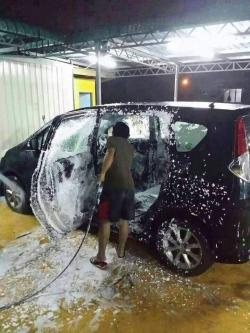 poochin:  Twitter / penang: マレーシアの洗車で「外も中もきれいにして」と言った結果www