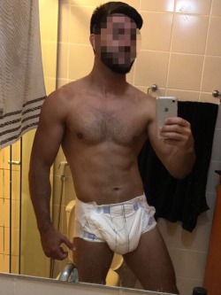 peepantsx:I’ve introduced a new friend into diaper wearing #diaperlover VERY sexy!!!