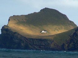 internetgf:  h-o-r-n-g-r-y:   I found this house randomly on Google earth and none of us knew how the hell it got there.  It’s Bjork’s house, Iceland (her home town) gave her this house and the island for putting Iceland on the map.   but groceries