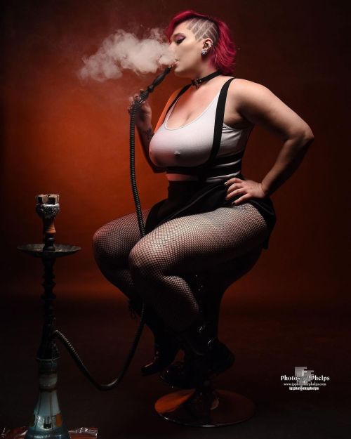 One of the first things @twystedangelmodeling  wanted to do was shoot her using the hookah. So I went with a red light to bring the feeling of heat abd to compliment her pink hair.  this is my lighting wizardry ;-) #curves #hookah  #smoke #nipples #thick