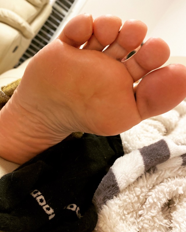 wifesfeetures:My smelly socks 🧦 and soles 🦶🏻