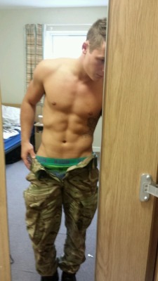 ukmilitarymen:  A really nice sexy submission!