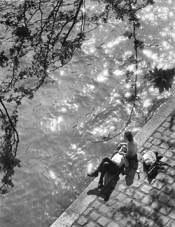birdsong217:  Alfred EisenstaedtÂ Siesta on the Right Bank of the Seine, Paris, 1964.