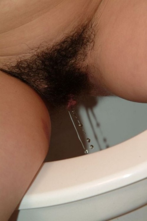 Porn photo urinal-obsession:  http://urinal-obsession.tumblr.com/