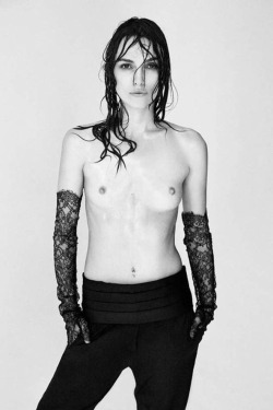 majjesticcelebs:  Sexiest Woman in the World since 2001  FHM Magazin   2006 - Kiera Knightley   Source: FHM, Enquire, IS, more 