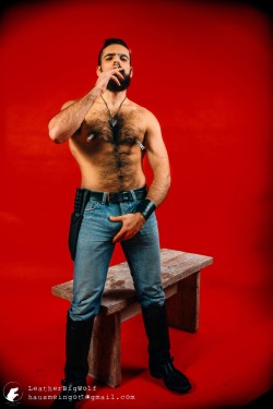 leather-big-wolf:Come enjoy a smoke or two with Daddy. Let’s spend some quality men-time together.