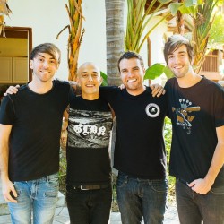 elmakias:  Makes me really happy to see freinds. I forgot how much I like these guys 