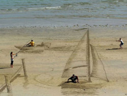 asylum-art:   Amazing 3D Sand Drawings Give Beach a New Dimension by Jamie Harkins on Facebook New Zealand artist Jamie Harkins and his fellow artist friends transform the beaches of Mount Maunganui into eye-popping works of art with their amazing 3D
