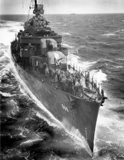 bailey505:  oledavyjones:USS Cotten (DD-669)