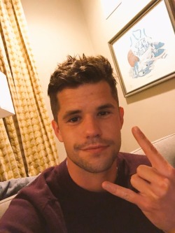 fpvs:  @Charlie_Carver: West Coast #WhenWeRise starts now :) [Twitter]