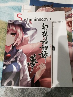 Yay~~~  today has arrived a package that i ordered one month ago with some doujinshis from the Winter ComiKet~~~ A nice compilation of a story involving Yukari, Ran and Chen Yakumo. SFW&hellip;A couple of small “artbooks” with Miqo’tes from Final