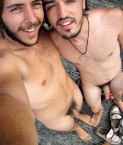 ¿ hermanos nudistas?