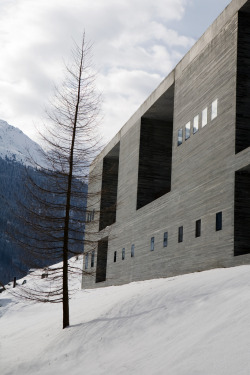 cjwho:  Peter Zumthor reveals the secrets of Therme Vals  This place blows me away - really want to go!
