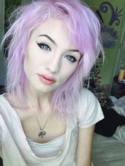 princsex:  alien emoji  Love this girls eyes and purple hair