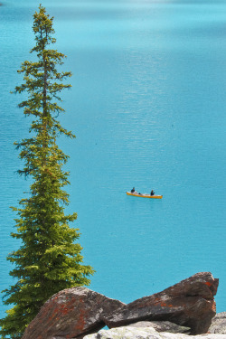 Naked-Hiker:  Touchdisky:  Moraine Lake, Banff National Park, Alberta | Canada By Ada