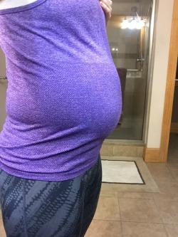 kd315:Bump day 22 weeks. All belly