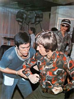 my-retro-vintage:  Bruce Lee and Chuck Norris rehearsing for “The Way Of The Dragon”    1970s