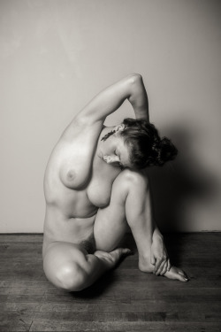 risenphoenixphoto8-28:  Seated Nude by Risen Phoenix