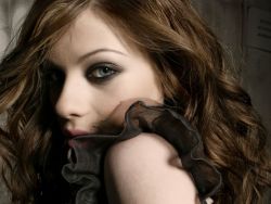 daviddaybreak:  Michelle Trachtenberg Fav role: Euro-trip.  I love her in that movie and this picture of her is awesome
