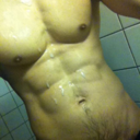 athleticpisspig:A guy piss and cum showered