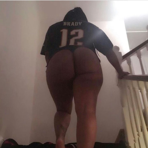 Porn Pics bootybandwagon:  Don’t know what she is