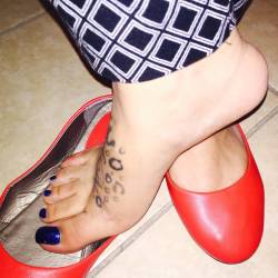 Italiangoddessxx:  Red #Flats From My #Wishlist #Shoefetish #Footfetish #Footworship