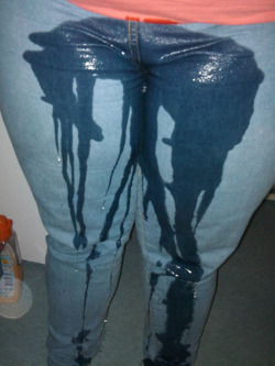 From http://justpeeingmypants.tumblr.com/post/135405973050/swewet-wetting-her-jeans