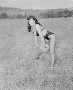 miss-flapper:  Bettie Page, 1950s