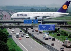 anice-1: thatswhywelovegermany:  willkommen-in-germany: Lufthansa + Autobahn Leipzig/Halle Airport has runways on both sides of the Autobahn, hence the taxiway bridges.  Frankfurt International Airport also has a plane bridge like this. It goes over the