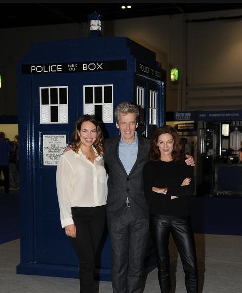 pepaldi:  From the Doctor Who Festival November 13th. Ingrid, Peter and Michelle. Ah bless, him trying to take pressure of his one leg. And Bonus… Peter being adorable with fan who looks mildly amused. 