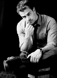divergencedaily:  Theo James for Vanity Fair 2014 