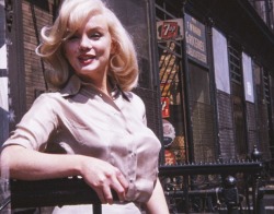eternalmarilynmonroe:Newly released photos of Marilyn Monroe in 1960 © Tony Michaels.