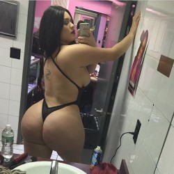 thickbootymagazine:Miror…mirror tell her that booty is so damn fine..luv it😍❤❤👌  tremendo culazzooo