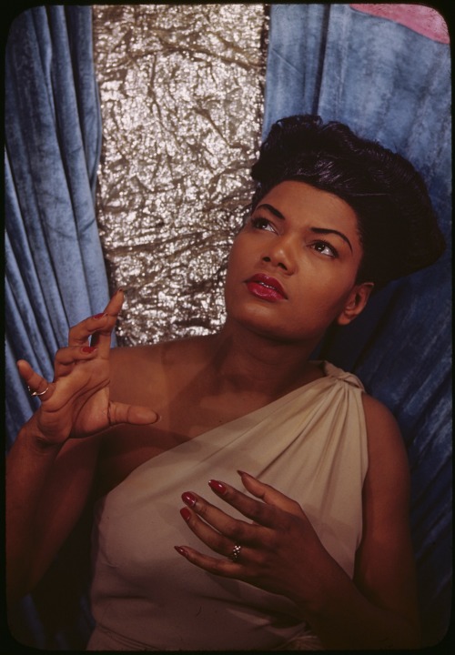 twixnmix:  Pearl Bailey photographed by Carl Van Vechten on July 5, 1946.  