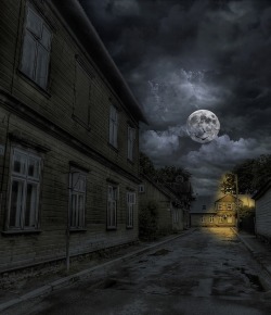 bluepueblo:  Moon Glow, Parnu, Latvia photo