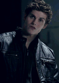 showandwrite:  Request - Isaac Lahey “Bitten and wounded.”“Isaac?” You placed your hand on his shoulder, already knowing that he would probably not react and if he would, he would get angry or say something stupid. Everyone in your shoes would