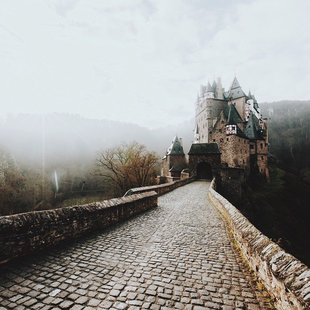 melodyandviolence:     Burg Eltz  by  Hannes Becker       (Eltz Castle is a medieval